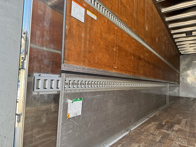 H30ギガ4軸低床ウイング 車検付き 13.4t 7MT|中古トラックの販売・買取・査定のアイナビ