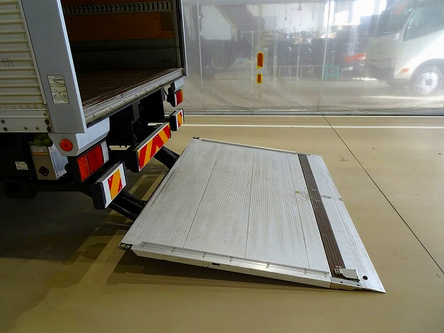 エルフ3.95t高床ワイドロングアルミバンフルゲート付|中古トラックの販売・買取・査定のアイナビ