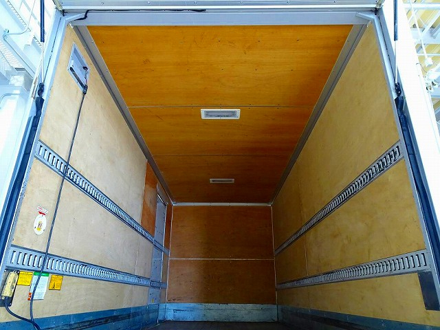 エルフ3.95t高床ワイドロングアルミバンフルゲート付|中古トラックの販売・買取・査定のアイナビ