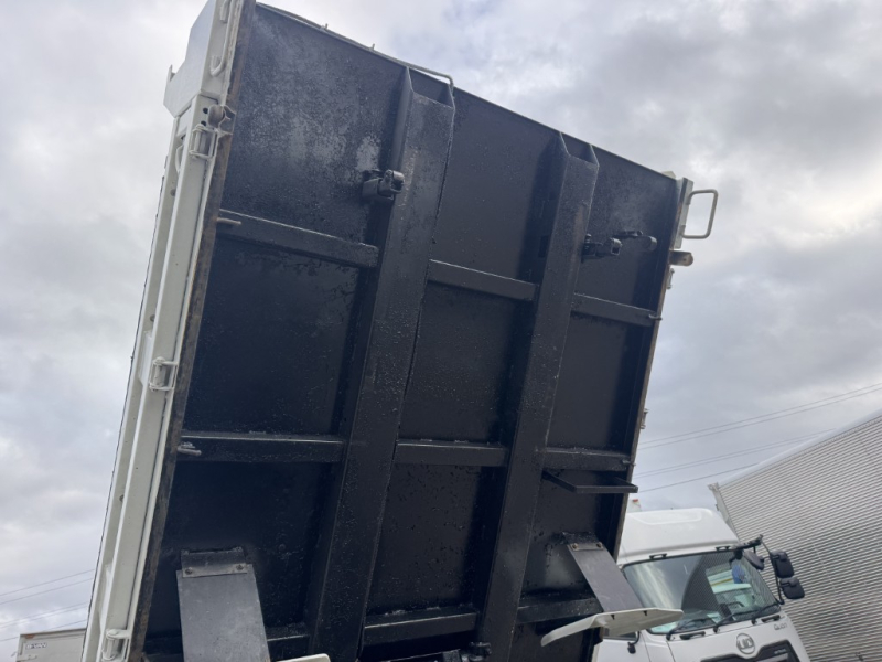 強化ダンプ 極東開発 DD02-31 スロープハンガー|中古トラックの販売・買取・査定のアイナビ