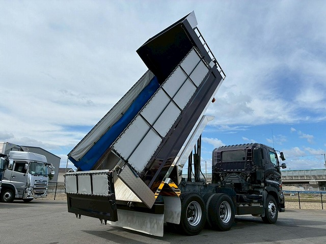 車検付ワンオーナー6×43軸2デフ新明和工業380馬力|中古トラックの販売・買取・査定のアイナビ