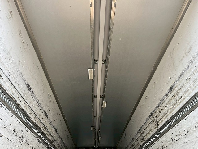 ハイルーフ★4軸低床2デフ★7速MT★リターダ★後輪エアサス|中古トラックの販売・買取・査定のアイナビ