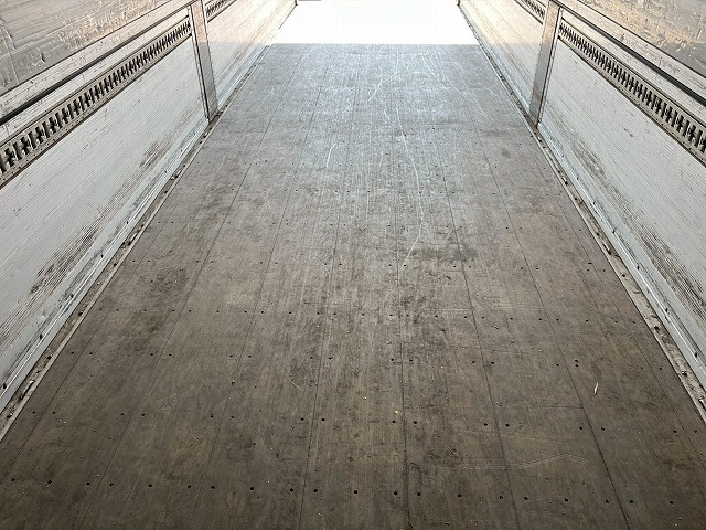 ハイルーフ★4軸低床2デフ★7速MT★リターダ★後輪エアサス|中古トラックの販売・買取・査定のアイナビ