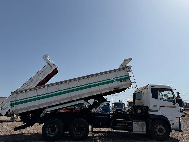 UDトラックスクオンステンレス張り水密式ロング深ダンプ|中古トラックの販売・買取・査定のアイナビ