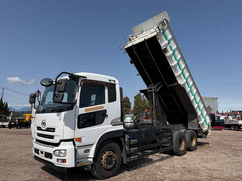 UDトラックスクオンステンレス張り水密式ロング深ダンプ|中古トラックの販売・買取・査定のアイナビ