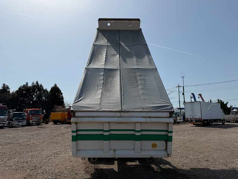 UDトラックスクオンステンレス張り水密式ロング深ダンプ|中古トラックの販売・買取・査定のアイナビ