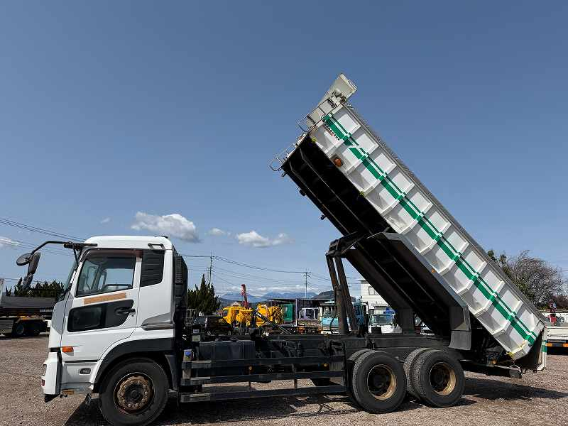 UDトラックスクオンステンレス張り水密式ロング深ダンプ|中古トラックの販売・買取・査定のアイナビ