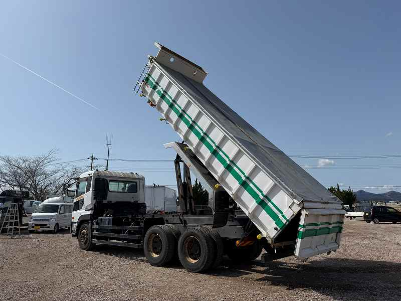 UDトラックスクオンステンレス張り水密式ロング深ダンプ|中古トラックの販売・買取・査定のアイナビ