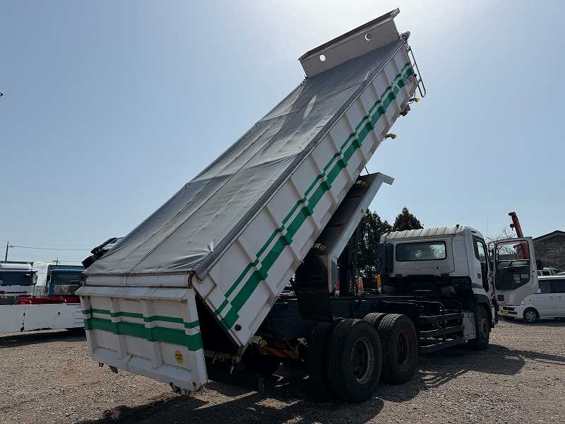 UDトラックスクオンステンレス張り水密式ロング深ダンプ|中古トラックの販売・買取・査定のアイナビ