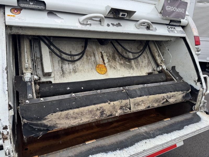 プレス式新明和G-PX6.0立米ダンボールで使用|中古トラックの販売・買取・査定のアイナビ