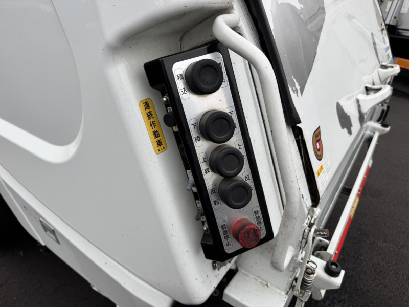 プレス式新明和G-PX6.0立米ダンボールで使用|中古トラックの販売・買取・査定のアイナビ