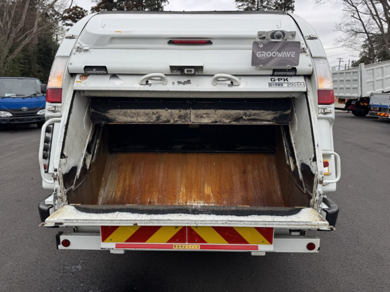 プレス式新明和G-PX6.0立米ダンボールで使用|中古トラックの販売・買取・査定のアイナビ