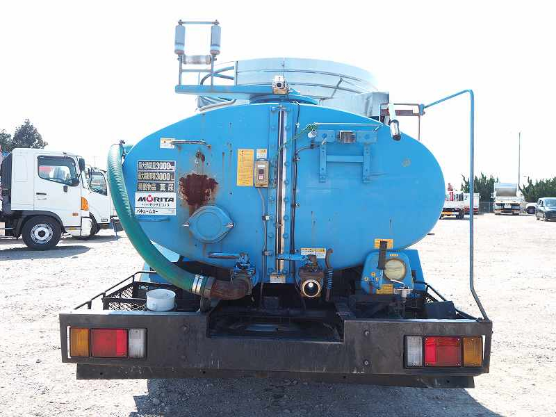 いすゞエルフモリタ積載3tバキュームカー糞尿車|中古トラックの販売・買取・査定のアイナビ