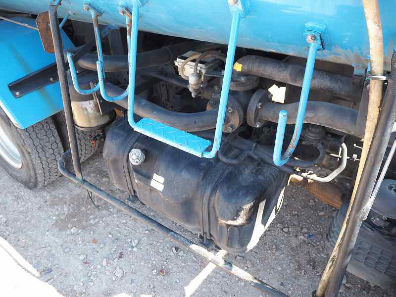 いすゞエルフモリタ積載3tバキュームカー糞尿車|中古トラックの販売・買取・査定のアイナビ