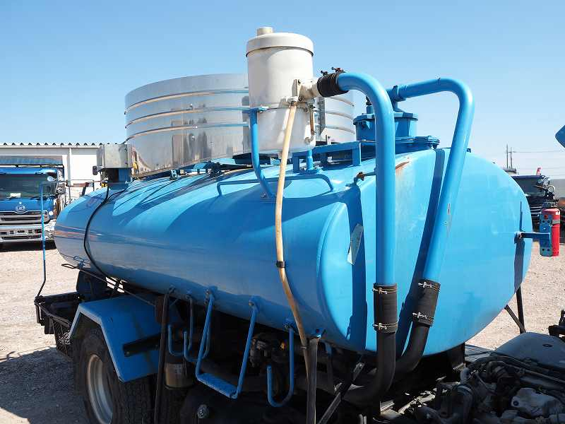 いすゞエルフモリタ積載3tバキュームカー糞尿車|中古トラックの販売・買取・査定のアイナビ