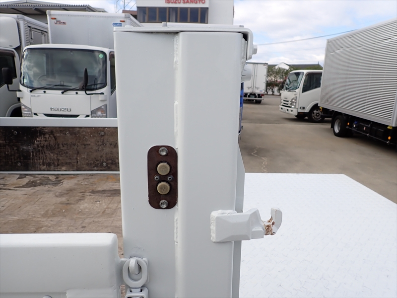 【352012】ダブルキャブ平ボディ　垂直ゲート付き|中古トラックの販売・買取・査定のアイナビ