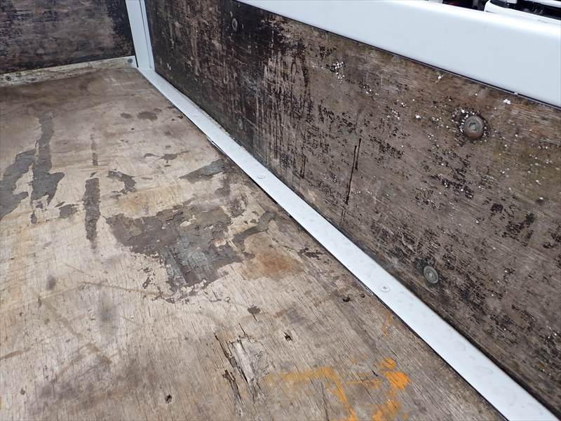 【352012】ダブルキャブ平ボディ　垂直ゲート付き|中古トラックの販売・買取・査定のアイナビ