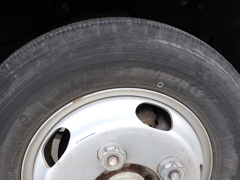 【352012】ダブルキャブ平ボディ　垂直ゲート付き|中古トラックの販売・買取・査定のアイナビ