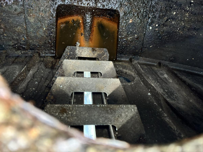 標準幅 東邦製2700L バキューム車|中古トラックの販売・買取・査定のアイナビ