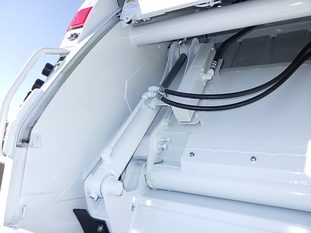 三菱キャンター☆6.0㎥プレス式塵芥車☆新明和製|中古トラックの販売・買取・査定のアイナビ