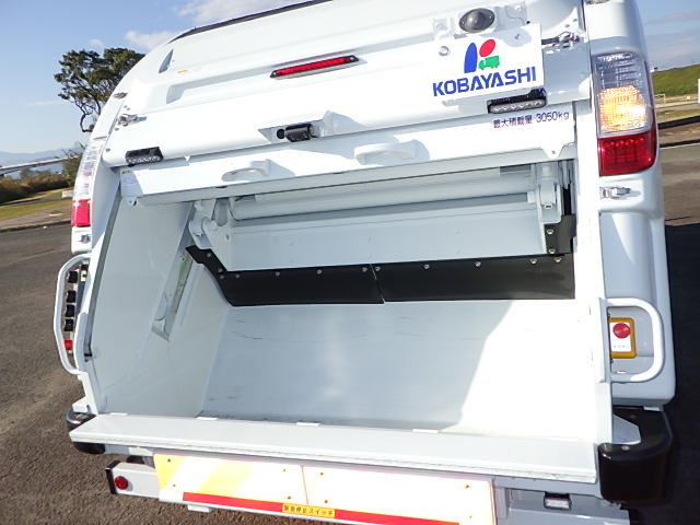 三菱キャンター☆6.0㎥プレス式塵芥車☆新明和製|中古トラックの販売・買取・査定のアイナビ