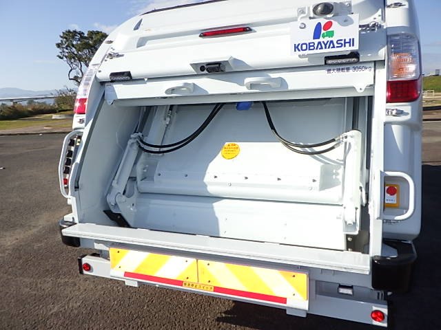 三菱キャンター☆6.0㎥プレス式塵芥車☆新明和製|中古トラックの販売・買取・査定のアイナビ