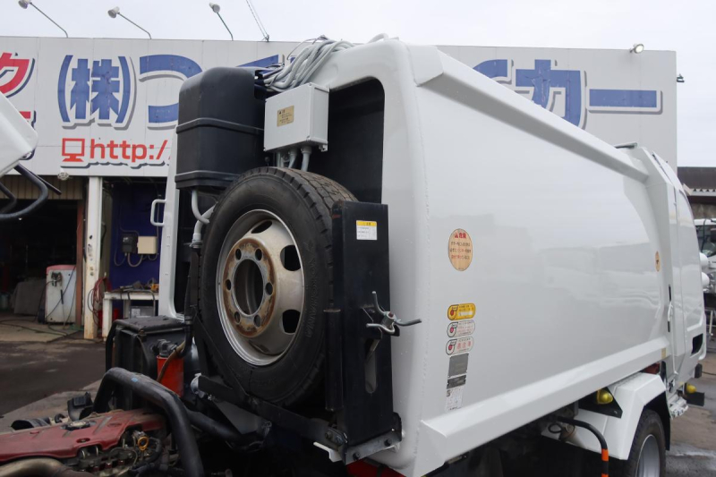 標準幅 プレス式パッカー車 極東製5.3立米 積載3300kg|中古トラックの販売・買取・査定のアイナビ