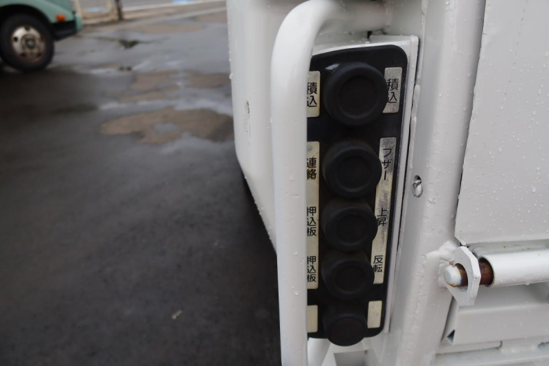 標準幅 プレス式パッカー車 極東製5.3立米 積載3300kg|中古トラックの販売・買取・査定のアイナビ