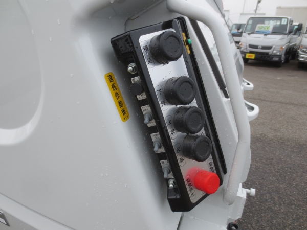 三菱キャンタープレスパッカー車|中古トラックの販売・買取・査定のアイナビ