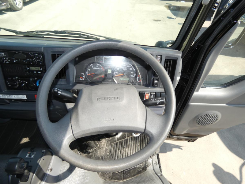 H29　1.5t  パネルバン  オートマ　4WD|中古トラックの販売・買取・査定のアイナビ