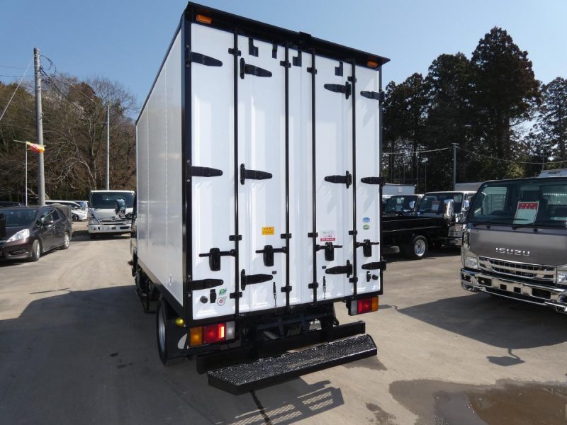 H29　1.5t  パネルバン  オートマ　4WD|中古トラックの販売・買取・査定のアイナビ