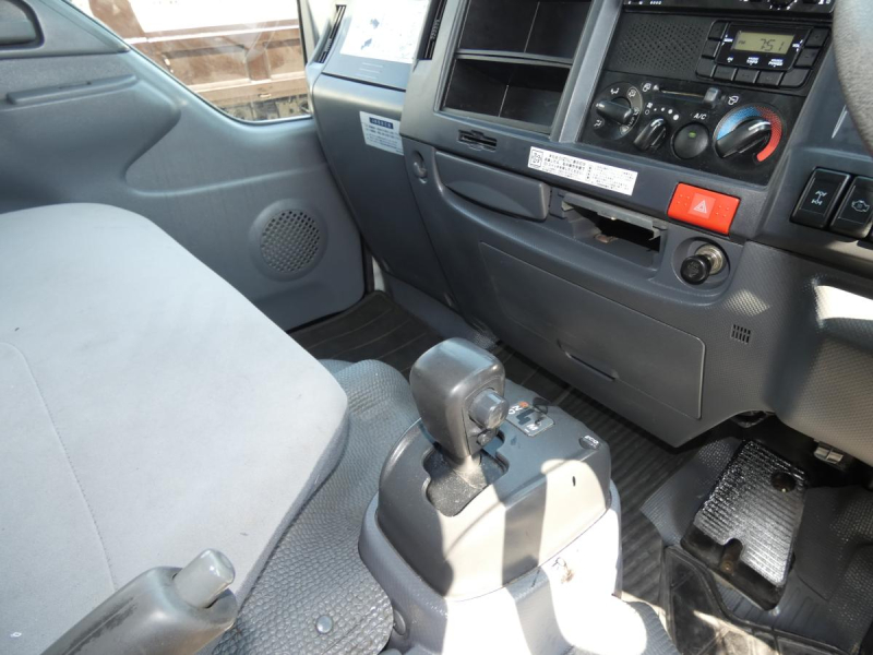 H29　1.5t  パネルバン  オートマ　4WD|中古トラックの販売・買取・査定のアイナビ