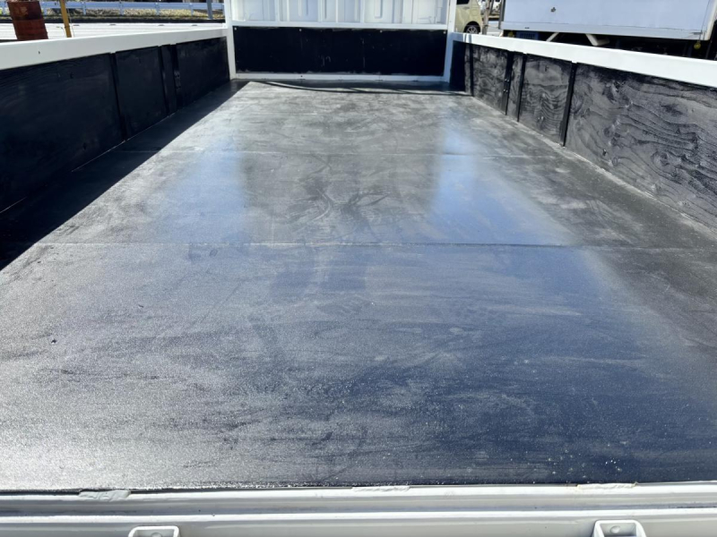 タイタン 標準ロング平ボディー 積載2000kg|中古トラックの販売・買取・査定のアイナビ