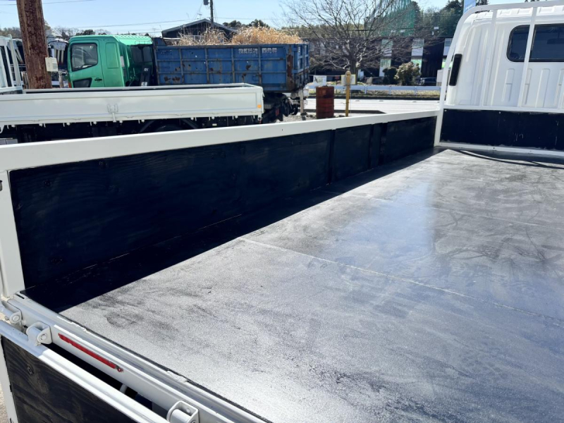 タイタン 標準ロング平ボディー 積載2000kg|中古トラックの販売・買取・査定のアイナビ