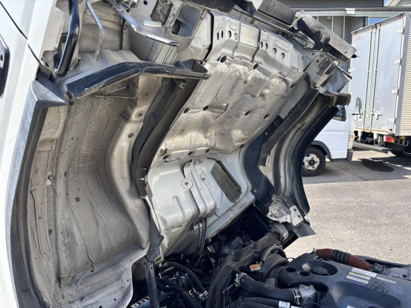 タイタン 標準ロング平ボディー 積載2000kg|中古トラックの販売・買取・査定のアイナビ