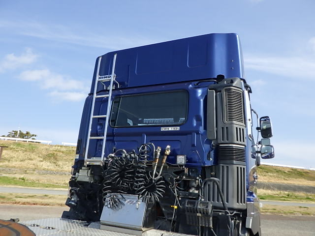 日野平成30年式☆走行32万キロ代☆トラクタ|中古トラックの販売・買取・査定のアイナビ