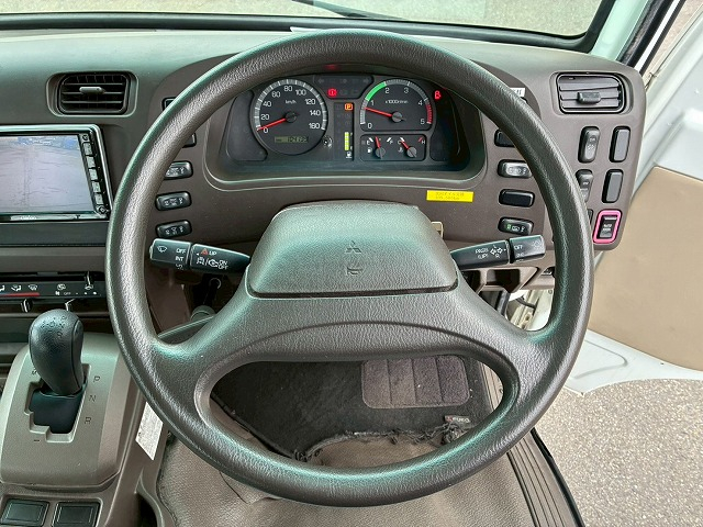 リアトランク175馬力デュオニックセミオートマ小型中型|中古トラックの販売・買取・査定のアイナビ