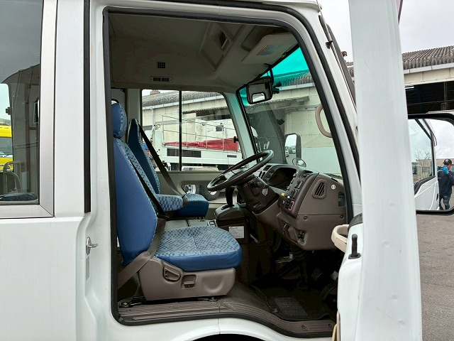 リアトランク175馬力デュオニックセミオートマ小型中型|中古トラックの販売・買取・査定のアイナビ