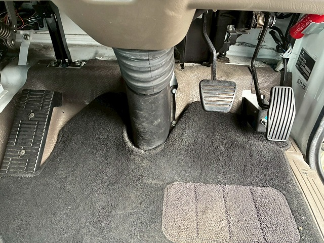 リアトランク175馬力デュオニックセミオートマ小型中型|中古トラックの販売・買取・査定のアイナビ