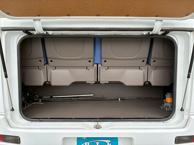 リアトランク175馬力デュオニックセミオートマ小型中型|中古トラックの販売・買取・査定のアイナビ