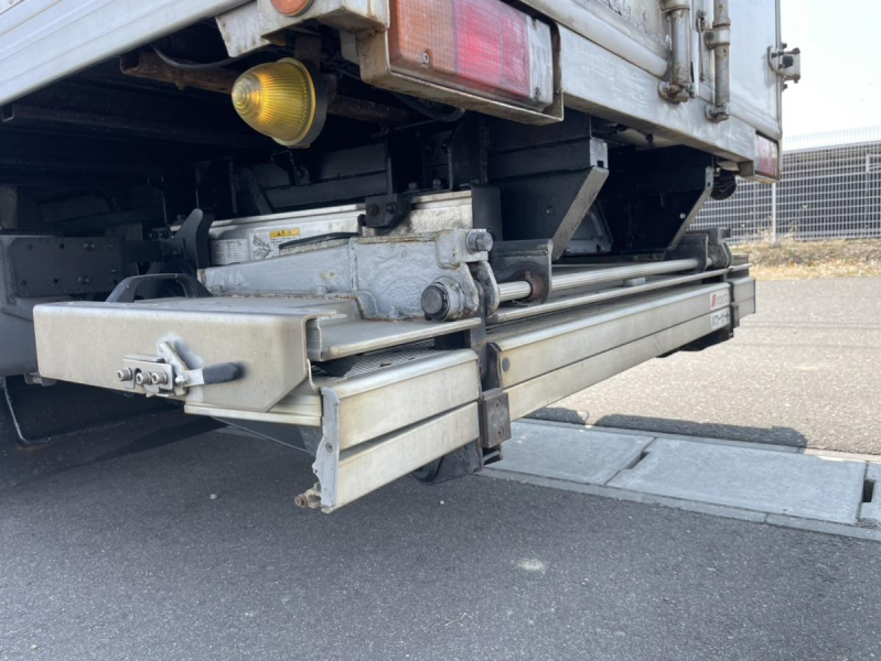 平成27年デュトロ4WDアルミバン格納ゲートマニュアル5速|中古トラックの販売・買取・査定のアイナビ