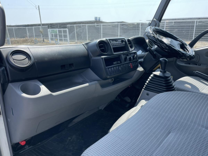 平成27年デュトロ4WDアルミバン格納ゲートマニュアル5速|中古トラックの販売・買取・査定のアイナビ