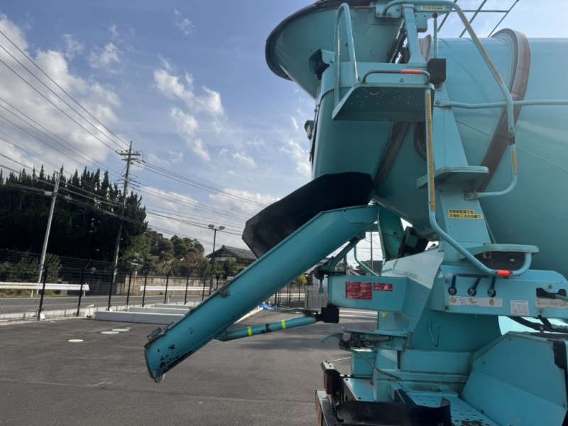 2デフ増トンカヤバ製ドラム容量8.9立米車検付|中古トラックの販売・買取・査定のアイナビ