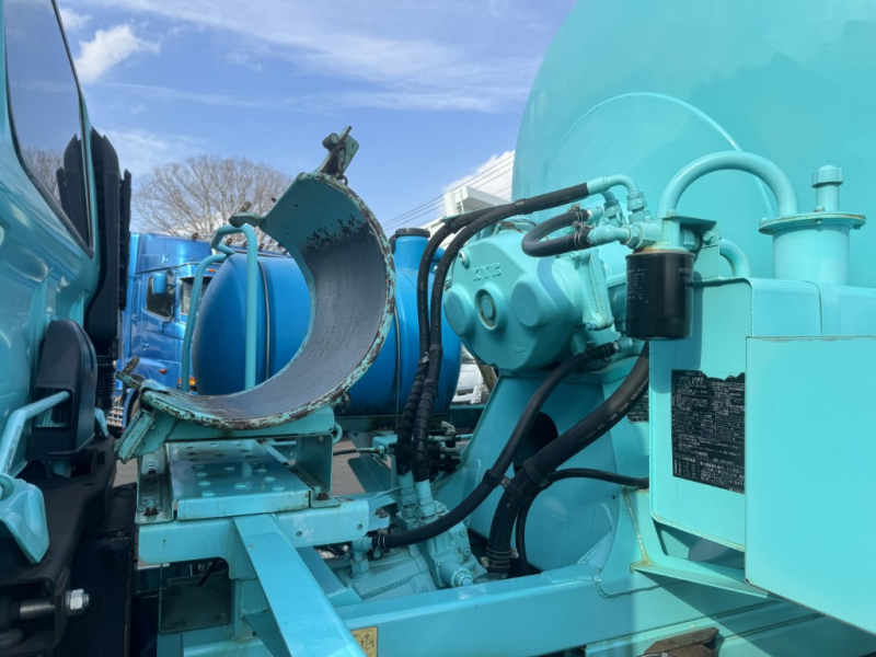 2デフ増トンカヤバ製ドラム容量8.9立米車検付|中古トラックの販売・買取・査定のアイナビ