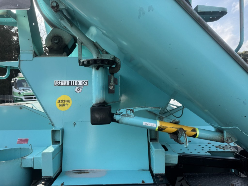 2デフ増トンカヤバ製ドラム容量8.9立米車検付|中古トラックの販売・買取・査定のアイナビ