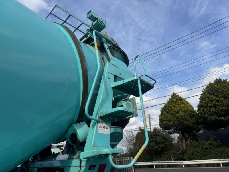 2デフ増トンカヤバ製ドラム容量8.9立米車検付|中古トラックの販売・買取・査定のアイナビ