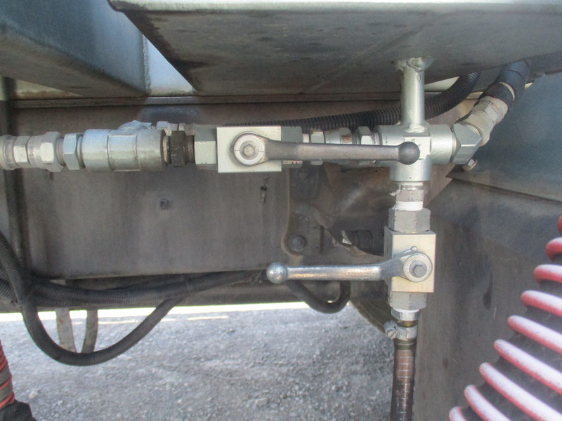 H26フォワード兼松製ロードリフレッシャー1683h稼働別エンジン|中古トラックの販売・買取・査定のアイナビ