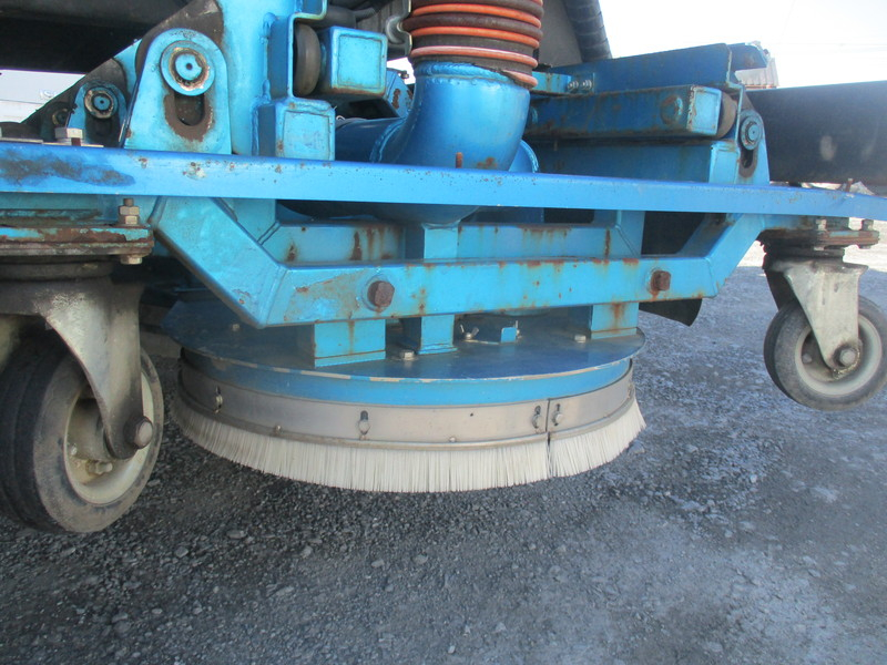 H26フォワード兼松製ロードリフレッシャー1683h稼働別エンジン|中古トラックの販売・買取・査定のアイナビ