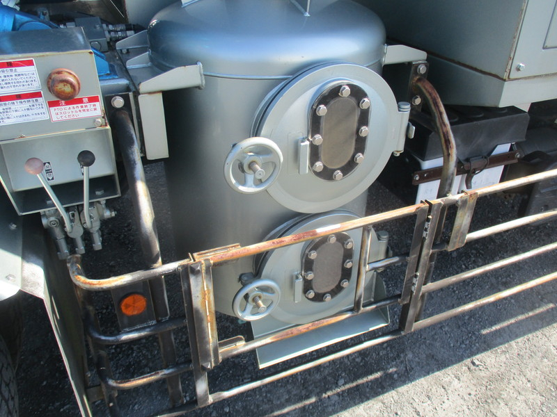 H26フォワード兼松製ロードリフレッシャー1683h稼働別エンジン|中古トラックの販売・買取・査定のアイナビ