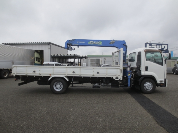 いすゞフォワード5段ラジコンクレーン付|中古トラックの販売・買取・査定のアイナビ